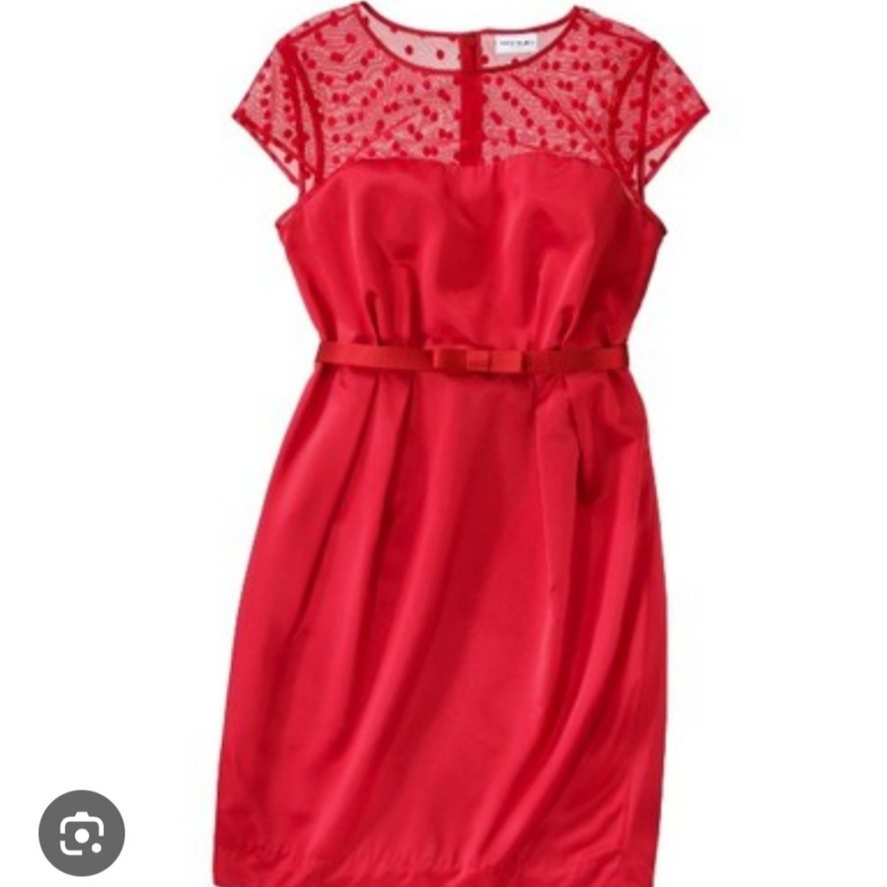 Elegant Red Midi Dress with Lace Detail